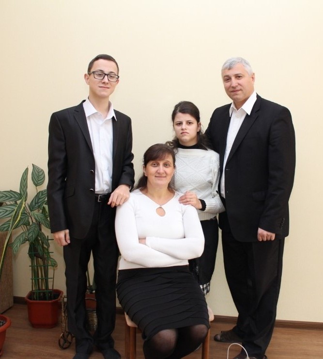 Alex Sveta Tomnytsky and family